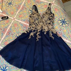 Xscape size 0 navy & gorgeous gold detail top